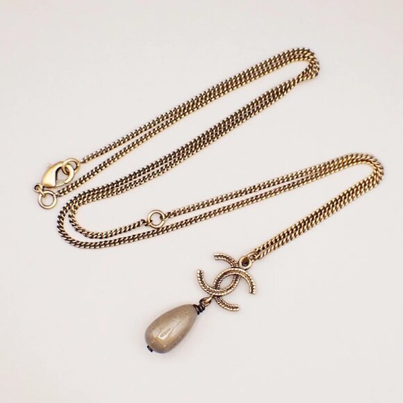 CHANEL CC Logo Color Stone Chain Pendant Necklace B11P Gold Italy 76RL342 - Picture 1 of 9